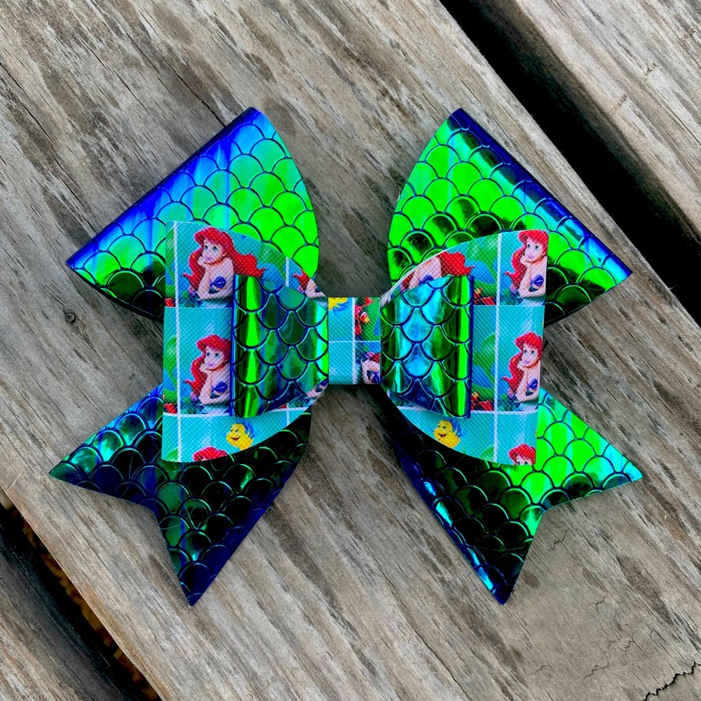 Large hair bow